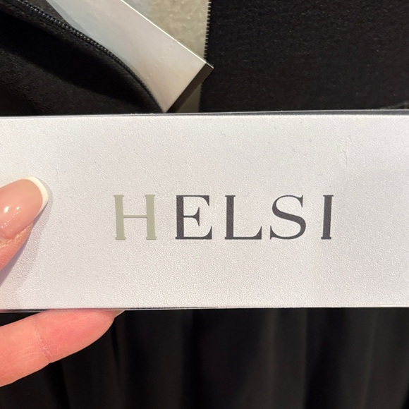 Elegant Black Midi Dress with Plunging Neckline - Picture 7 of 8